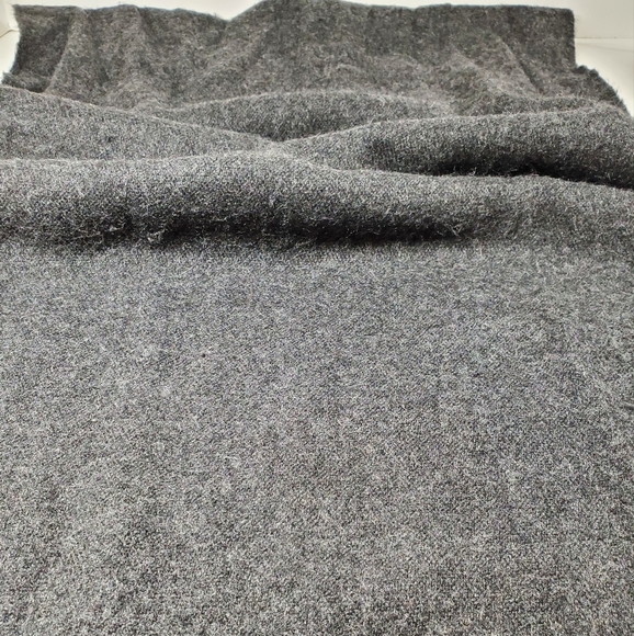 Gray Wool-like scarf - Picture 4 of 5